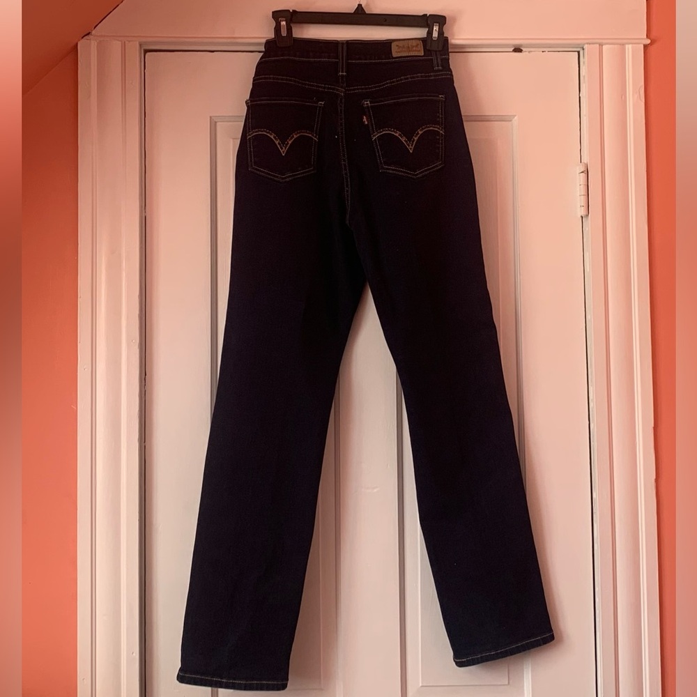 Levi's Women's Straight-Leg Jeans in Dark Indigo - Picture 2 of 3
